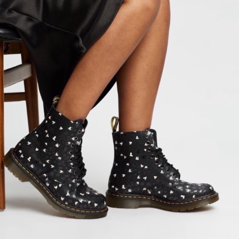 New Rare Dr.Martens Women’s 1460 Pascal Wild Heart Combat Boots Sold Out Style